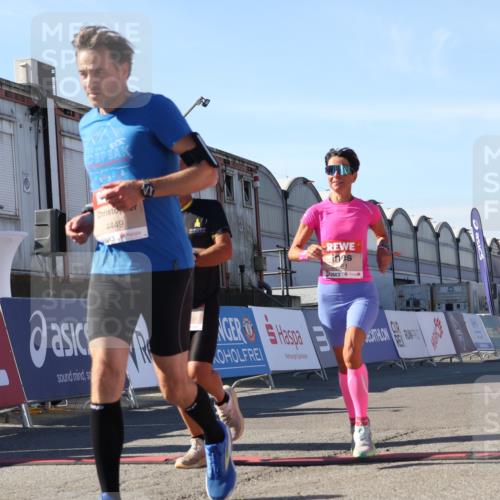 03.10.2025 - Köhlbrandbrückenlauf Luisa Fischer http://msf.ph/oto/9030787 03.10.2025 13:04:48 Ziel 4022, 4061, 4236, 4246, 4247, 4303, 4449, 4724, 4831, 5849, 5948, 5968, 6268, 6470, 6716 meine-sportfotos.de