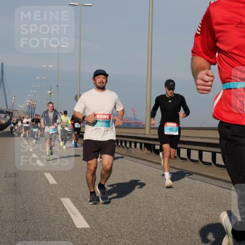 03.10.2025 - Köhlbrandbrückenlauf Fabian Wolf http://msf.ph/oto/9030789 03.10.2025 09:45:13 Position 3 1271, 3749, 3358 meine-sportfotos.de