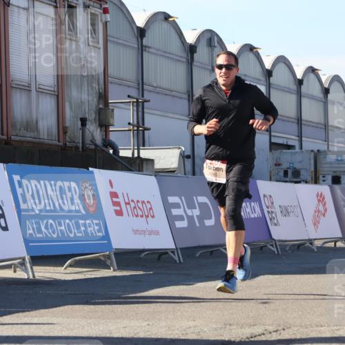 03.10.2025 - Köhlbrandbrückenlauf Luisa Fischer http://msf.ph/oto/9030818 03.10.2025 13:04:53 Ziel 4022, 4061, 4217, 4236, 4240, 4246, 4303, 4449, 4831, 5849, 5968, 6268, 6470, 6716 meine-sportfotos.de