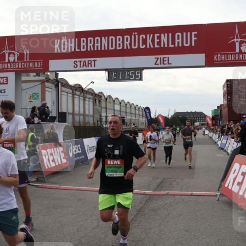 03.10.2025 - Köhlbrandbrückenlauf Julia Fischer http://msf.ph/oto/9030821 03.10.2025 16:12:00 Ziel 7122, 7463, 7469, 7533, 7566, 7613, 7658, 7757, 7961, 8005, 8096, 8110, 8259, 8569, 8954, 9159, 9244 meine-sportfotos.de