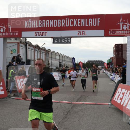 03.10.2025 - Köhlbrandbrückenlauf Julia Fischer http://msf.ph/oto/9030824 03.10.2025 16:12:00 Ziel 7122, 7463, 7469, 7533, 7566, 7613, 7658, 7757, 7961, 8005, 8096, 8110, 8259, 8569, 8954, 9159, 9244 meine-sportfotos.de