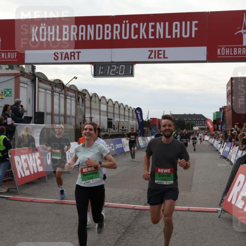 03.10.2025 - Köhlbrandbrückenlauf Julia Fischer http://msf.ph/oto/9030848 03.10.2025 16:12:02 Ziel 7122, 7463, 7469, 7566, 7613, 7757, 7961, 8005, 8096, 8110, 8259, 8569, 8954, 9159, 9244, 9399 meine-sportfotos.de