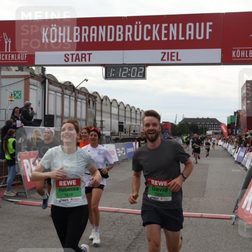 03.10.2025 - Köhlbrandbrückenlauf Julia Fischer http://msf.ph/oto/9030855 03.10.2025 16:12:02 Ziel 7122, 7463, 7469, 7566, 7613, 7757, 7961, 8005, 8096, 8110, 8259, 8569, 8954, 9159, 9244, 9399 meine-sportfotos.de