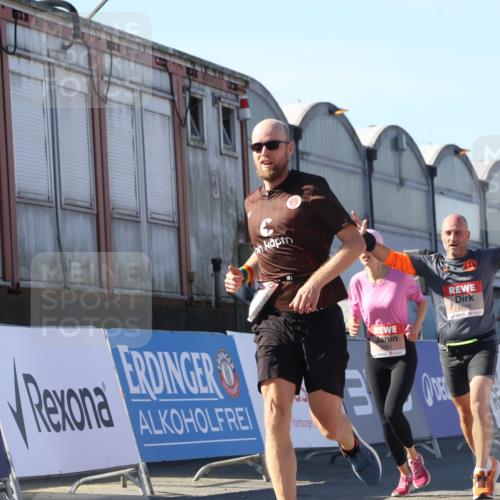 03.10.2025 - Köhlbrandbrückenlauf Luisa Fischer http://msf.ph/oto/9030858 03.10.2025 13:04:57 Ziel 4061, 4175, 4217, 4240, 4303, 4449, 4751, 5670, 5785, 5849, 5951, 5952, 5968, 6268, 6561, 6716 meine-sportfotos.de