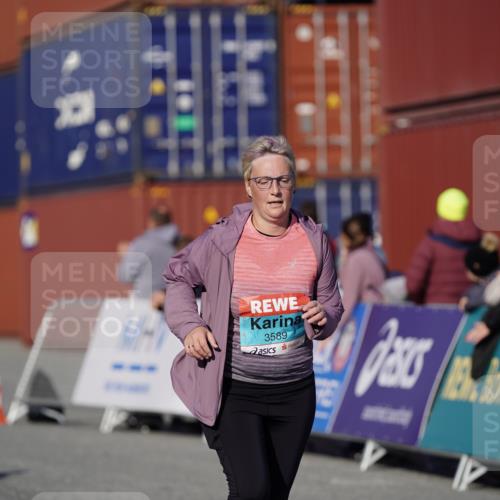 03.10.2025 - Köhlbrandbrückenlauf Michael Burmester http://msf.ph/oto/9030860 03.10.2025 10:36:24 Ziel 1819, 2331, 3225, 3589 meine-sportfotos.de