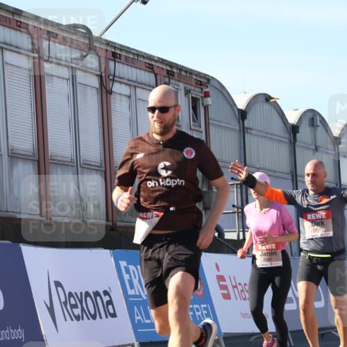 03.10.2025 - Köhlbrandbrückenlauf Luisa Fischer http://msf.ph/oto/9030867 03.10.2025 13:04:57 Ziel 4061, 4175, 4217, 4240, 4303, 4449, 4751, 5670, 5785, 5849, 5951, 5952, 5968, 6268, 6561, 6716 meine-sportfotos.de