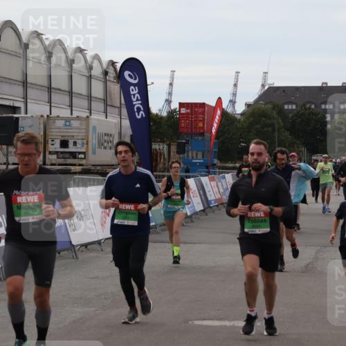 03.10.2025 - Köhlbrandbrückenlauf Julia Fischer http://msf.ph/oto/9030868 03.10.2025 16:12:05 Ziel 7122, 7463, 7566, 7613, 7757, 7961, 8005, 8096, 8110, 8259, 8569, 8954, 9159, 9244, 9399 meine-sportfotos.de