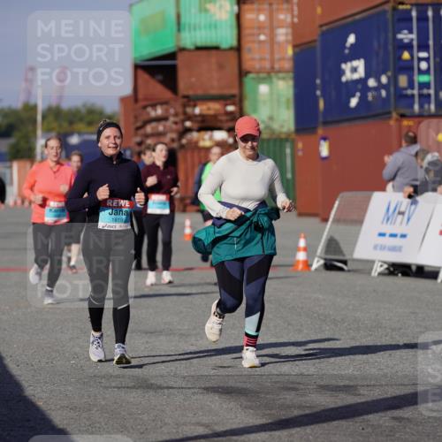 03.10.2025 - Köhlbrandbrückenlauf Michael Burmester http://msf.ph/oto/9030872 03.10.2025 10:36:26 Ziel 1819, 1982, 2331, 3094, 3225, 3589 meine-sportfotos.de