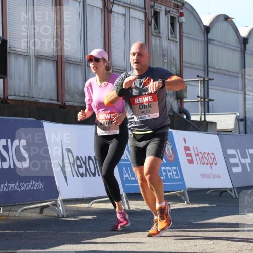 03.10.2025 - Köhlbrandbrückenlauf Luisa Fischer http://msf.ph/oto/9030878 03.10.2025 13:04:58 Ziel 4061, 4175, 4217, 4240, 4449, 4751, 5670, 5785, 5849, 5951, 5952, 6268, 6561, 6716 meine-sportfotos.de