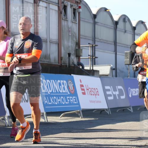 03.10.2025 - Köhlbrandbrückenlauf Luisa Fischer http://msf.ph/oto/9030883 03.10.2025 13:04:58 Ziel 4061, 4175, 4217, 4240, 4449, 4751, 5670, 5785, 5849, 5951, 5952, 6268, 6561, 6716 meine-sportfotos.de