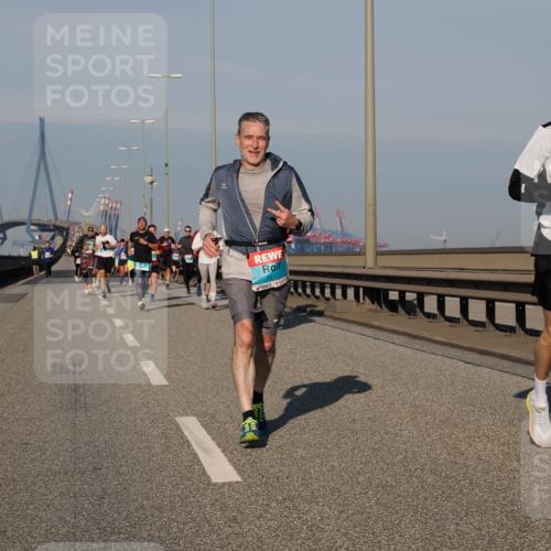 03.10.2025 - Köhlbrandbrückenlauf Fabian Wolf http://msf.ph/oto/9030893 03.10.2025 09:45:17 Position 3 161, 1432 meine-sportfotos.de