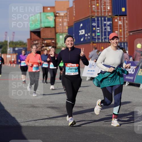 03.10.2025 - Köhlbrandbrückenlauf Michael Burmester http://msf.ph/oto/9030897 03.10.2025 10:36:28 Ziel 1819, 1982, 2331, 2780, 3094, 3225, 3311, 3589 meine-sportfotos.de