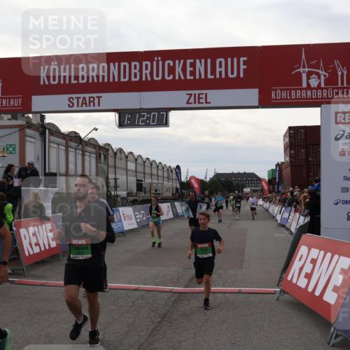 03.10.2025 - Köhlbrandbrückenlauf Julia Fischer http://msf.ph/oto/9030901 03.10.2025 16:12:07 Ziel 7122, 7463, 7468, 7566, 7613, 7757, 7825, 7961, 8005, 8096, 8110, 8259, 8569, 8939, 8951, 8954, 9159, 9399 meine-sportfotos.de
