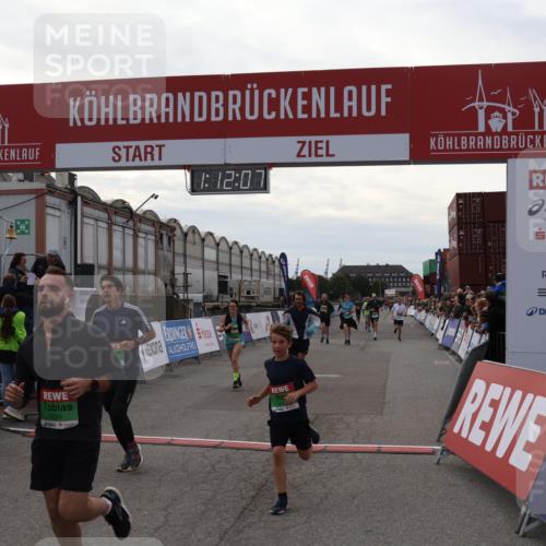 03.10.2025 - Köhlbrandbrückenlauf Julia Fischer http://msf.ph/oto/9030904 03.10.2025 16:12:08 Ziel 7122, 7463, 7468, 7566, 7613, 7757, 7825, 8096, 8110, 8259, 8569, 8939, 8951, 9159, 9399 meine-sportfotos.de
