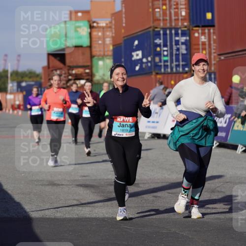 03.10.2025 - Köhlbrandbrückenlauf Michael Burmester http://msf.ph/oto/9030906 03.10.2025 10:36:28 Ziel 1819, 1982, 2331, 2780, 3094, 3225, 3311, 3589 meine-sportfotos.de
