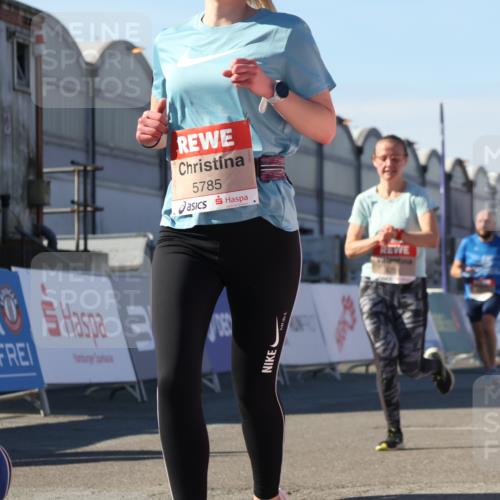 03.10.2025 - Köhlbrandbrückenlauf Luisa Fischer http://msf.ph/oto/9030907 03.10.2025 13:05:00 Ziel 4175, 4217, 4240, 4751, 5670, 5785, 5951, 5952, 6561, 6719 meine-sportfotos.de