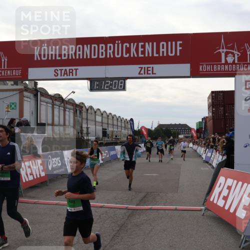 03.10.2025 - Köhlbrandbrückenlauf Julia Fischer http://msf.ph/oto/9030913 03.10.2025 16:12:08 Ziel 7122, 7463, 7468, 7566, 7613, 7757, 7825, 8096, 8110, 8259, 8569, 8939, 8951, 9159, 9399 meine-sportfotos.de