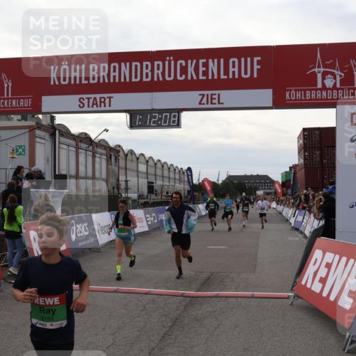 03.10.2025 - Köhlbrandbrückenlauf Julia Fischer http://msf.ph/oto/9030917 03.10.2025 16:12:09 Ziel 7122, 7404, 7463, 7468, 7566, 7613, 7757, 7825, 8088, 8110, 8259, 8569, 8939, 8951, 9159, 9399 meine-sportfotos.de