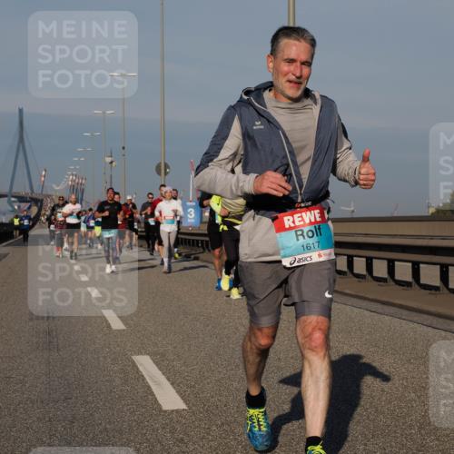 03.10.2025 - Köhlbrandbrückenlauf Fabian Wolf http://msf.ph/oto/9030921 03.10.2025 09:45:18 Position 3 3, 1617 meine-sportfotos.de