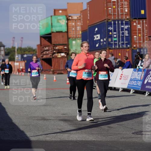 03.10.2025 - Köhlbrandbrückenlauf Michael Burmester http://msf.ph/oto/9030937 03.10.2025 10:36:30 Ziel 1819, 1982, 2331, 2780, 3094, 3225, 3311 meine-sportfotos.de