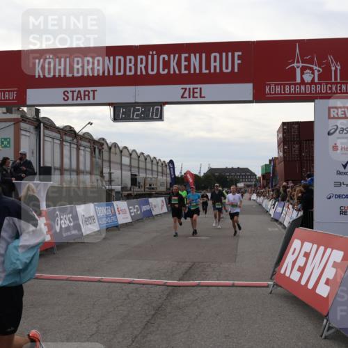 03.10.2025 - Köhlbrandbrückenlauf Julia Fischer http://msf.ph/oto/9030946 03.10.2025 16:12:11 Ziel 7122, 7404, 7463, 7468, 7615, 7757, 7825, 8088, 8110, 8259, 8569, 8939, 8951, 9159, 9399 meine-sportfotos.de