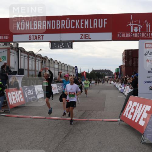 03.10.2025 - Köhlbrandbrückenlauf Julia Fischer http://msf.ph/oto/9030976 03.10.2025 16:12:13 Ziel 7404, 7463, 7468, 7615, 7762, 7825, 8088, 8259, 8569, 8939, 8951, 9159, 9399 meine-sportfotos.de