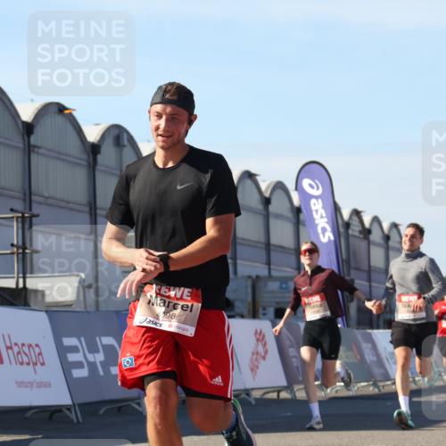03.10.2025 - Köhlbrandbrückenlauf Luisa Fischer http://msf.ph/oto/9030977 03.10.2025 13:05:07 Ziel 4098, 4175, 4217, 4256, 4490, 4585, 4751, 5670, 5785, 5951, 5952, 6561, 6719 meine-sportfotos.de