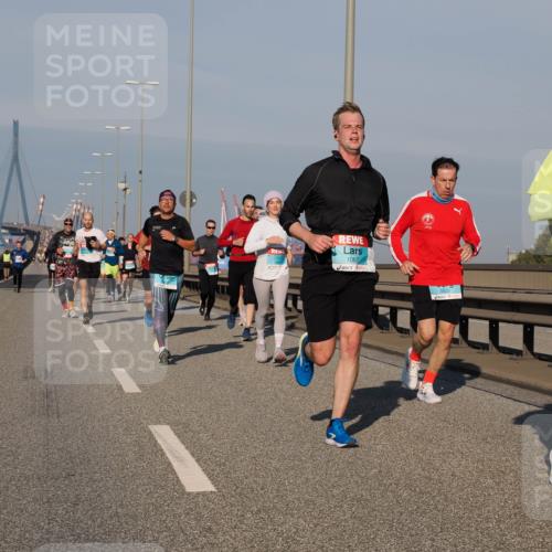 03.10.2025 - Köhlbrandbrückenlauf Fabian Wolf http://msf.ph/oto/9030985 03.10.2025 09:45:21 Position 3 1067 meine-sportfotos.de