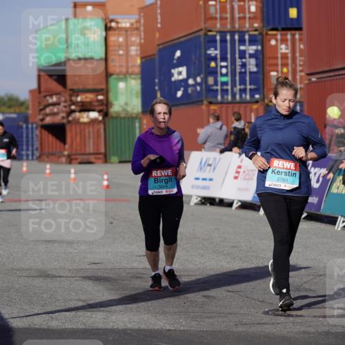 03.10.2025 - Köhlbrandbrückenlauf Michael Burmester http://msf.ph/oto/9030999 03.10.2025 10:36:34 Ziel 1982, 2780, 3094, 3096, 3225, 3311 meine-sportfotos.de