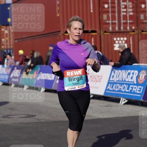 03.10.2025 - Köhlbrandbrückenlauf Michael Burmester http://msf.ph/oto/9031031 03.10.2025 10:36:37 Ziel 1982, 2535, 2780, 3094, 3096, 3311 meine-sportfotos.de