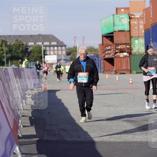 03.10.2025 - Köhlbrandbrückenlauf Michael Burmester http://msf.ph/oto/9031062 03.10.2025 10:36:40 Ziel 2473, 2535, 3096 meine-sportfotos.de