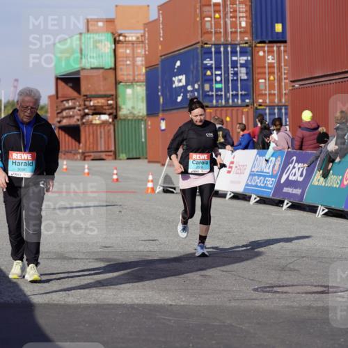 03.10.2025 - Köhlbrandbrückenlauf Michael Burmester http://msf.ph/oto/9031070 03.10.2025 10:36:40 Ziel 2473, 2535, 3096 meine-sportfotos.de