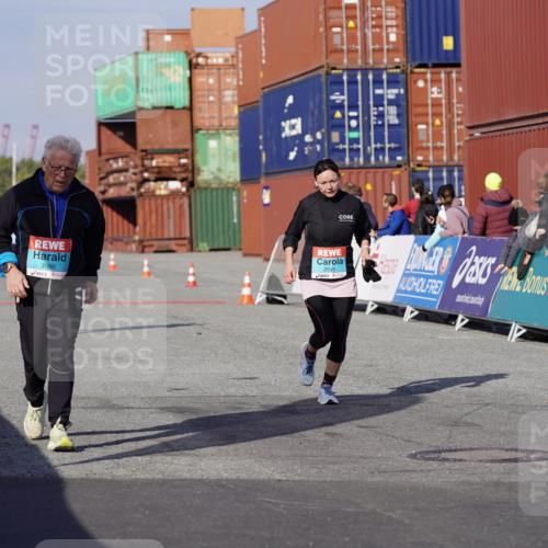 03.10.2025 - Köhlbrandbrückenlauf Michael Burmester http://msf.ph/oto/9031078 03.10.2025 10:36:41 Ziel 2473, 2535, 3096 meine-sportfotos.de