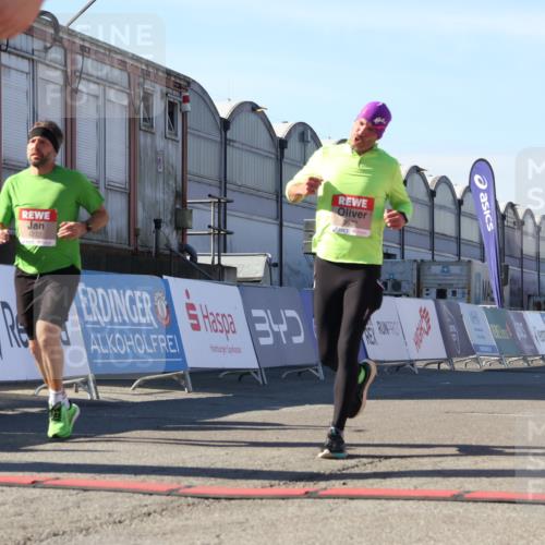 03.10.2025 - Köhlbrandbrückenlauf Luisa Fischer http://msf.ph/oto/9031097 03.10.2025 13:05:19 Ziel 4272, 4344, 4390, 4490, 4496, 4585, 4877, 5637, 5969, 6041, 6044, 6081 meine-sportfotos.de