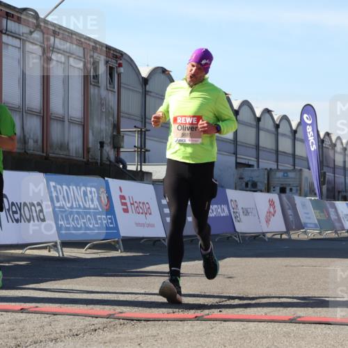 03.10.2025 - Köhlbrandbrückenlauf Luisa Fischer http://msf.ph/oto/9031101 03.10.2025 13:05:20 Ziel 4272, 4344, 4390, 4490, 4496, 4584, 4585, 4877, 5637, 5969, 6041, 6044, 6081 meine-sportfotos.de