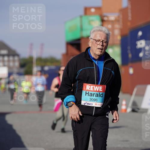 03.10.2025 - Köhlbrandbrückenlauf Michael Burmester http://msf.ph/oto/9031103 03.10.2025 10:36:42 Ziel 2473, 2535, 3096 meine-sportfotos.de