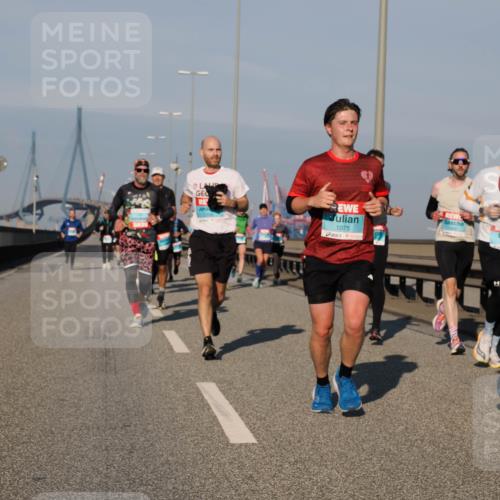 03.10.2025 - Köhlbrandbrückenlauf Fabian Wolf http://msf.ph/oto/9031107 03.10.2025 09:45:25 Position 3 1075 meine-sportfotos.de