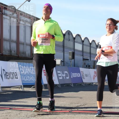 03.10.2025 - Köhlbrandbrückenlauf Luisa Fischer http://msf.ph/oto/9031112 03.10.2025 13:05:20 Ziel 4272, 4344, 4390, 4490, 4496, 4584, 4585, 4877, 5637, 5969, 6041, 6044, 6081 meine-sportfotos.de