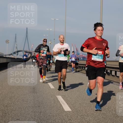 03.10.2025 - Köhlbrandbrückenlauf Fabian Wolf http://msf.ph/oto/9031113 03.10.2025 09:45:25 Position 3 2788, 1075, 3340, 1269 meine-sportfotos.de