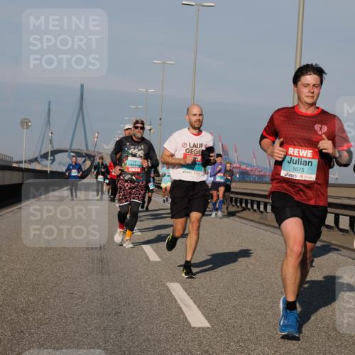 03.10.2025 - Köhlbrandbrückenlauf Fabian Wolf http://msf.ph/oto/9031120 03.10.2025 09:45:26 Position 3 1075 meine-sportfotos.de
