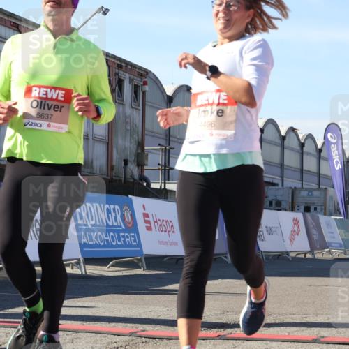 03.10.2025 - Köhlbrandbrückenlauf Luisa Fischer http://msf.ph/oto/9031125 03.10.2025 13:05:21 Ziel 4272, 4344, 4390, 4496, 4584, 4877, 5637, 5969, 6041, 6044, 6081 meine-sportfotos.de