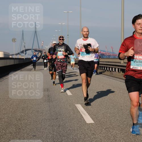 03.10.2025 - Köhlbrandbrückenlauf Fabian Wolf http://msf.ph/oto/9031127 03.10.2025 09:45:26 Position 3 2788, 1075, 120 meine-sportfotos.de