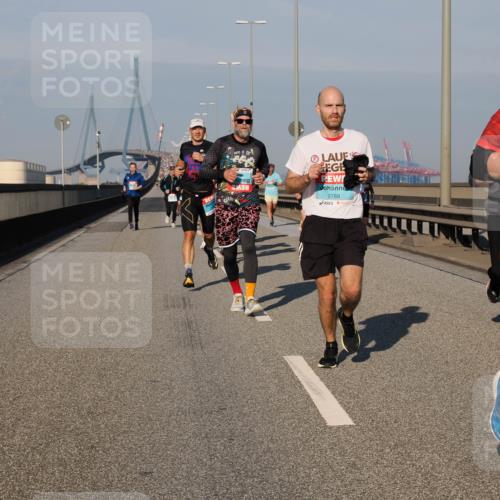 03.10.2025 - Köhlbrandbrückenlauf Fabian Wolf http://msf.ph/oto/9031132 03.10.2025 09:45:26 Position 3 2788, 1075 meine-sportfotos.de