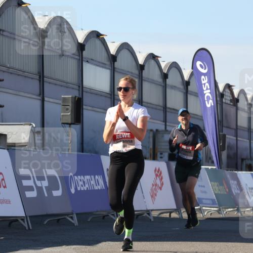 03.10.2025 - Köhlbrandbrückenlauf Luisa Fischer http://msf.ph/oto/9031136 03.10.2025 13:05:23 Ziel 4011, 4272, 4344, 4390, 4496, 4584, 4877, 5637, 5969, 6041, 6044, 6081 meine-sportfotos.de