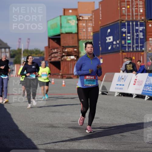03.10.2025 - Köhlbrandbrückenlauf Michael Burmester http://msf.ph/oto/9031145 03.10.2025 10:36:52 Ziel 2324, 2738, 2741, 2781, 3571 meine-sportfotos.de
