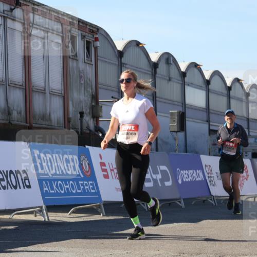 03.10.2025 - Köhlbrandbrückenlauf Luisa Fischer http://msf.ph/oto/9031146 03.10.2025 13:05:24 Ziel 4011, 4272, 4344, 4390, 4496, 4584, 4877, 5637, 5969, 6041, 6044, 6081 meine-sportfotos.de