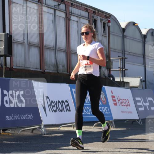 03.10.2025 - Köhlbrandbrückenlauf Luisa Fischer http://msf.ph/oto/9031155 03.10.2025 13:05:25 Ziel 4011, 4272, 4344, 4390, 4496, 4584, 4877, 5637, 5969, 6041, 6044, 6081 meine-sportfotos.de