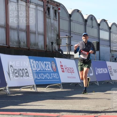 03.10.2025 - Köhlbrandbrückenlauf Luisa Fischer http://msf.ph/oto/9031158 03.10.2025 13:05:26 Ziel 4011, 4272, 4344, 4390, 4496, 4584, 4877, 5637, 6041, 6044, 6081 meine-sportfotos.de