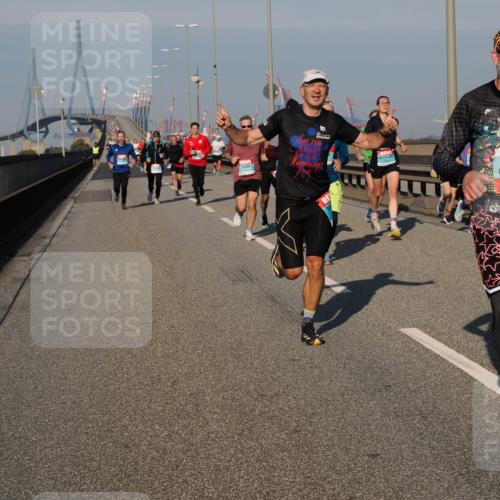 03.10.2025 - Köhlbrandbrückenlauf Fabian Wolf http://msf.ph/oto/9031172 03.10.2025 09:45:28 Position 3 10, 1063 meine-sportfotos.de