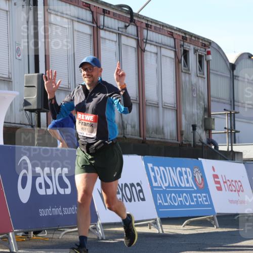 03.10.2025 - Köhlbrandbrückenlauf Luisa Fischer http://msf.ph/oto/9031177 03.10.2025 13:05:27 Ziel 4011, 4062, 4161, 4272, 4344, 4384, 4496, 4584, 4877, 5637, 6041, 6044, 6081 meine-sportfotos.de